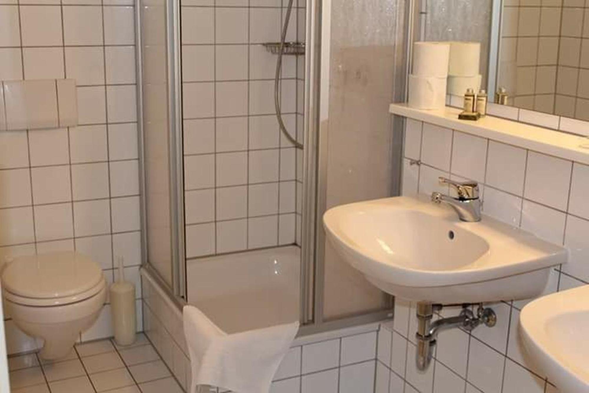 Hotel Cafe Rhoenperle Bad Neustadt an der Saale Eksteriør billede